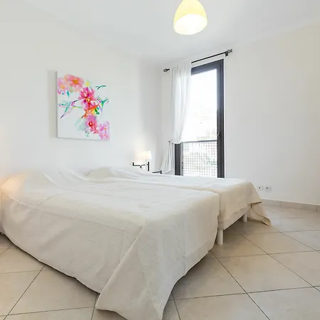 Modern 3 Bedroom, 3 Bathroom Near Old Town Walking Distance To Palais 330 Lägenhet