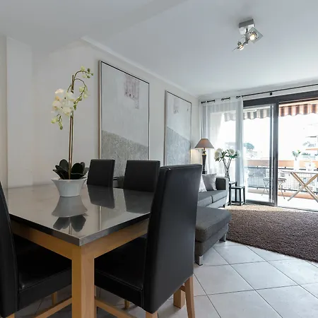 Modern 3 Bedroom, 3 Bathroom Near Old Town Walking Distance To Palais 330 Lägenhet