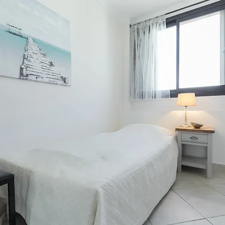 Modern 3 Bedroom, 3 Bathroom Near Old Town Walking Distance To Palais 330 Lägenhet
