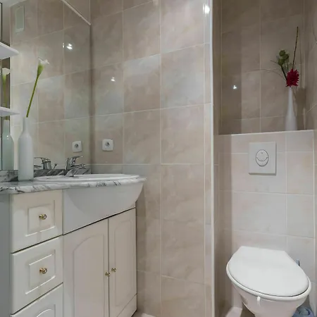 Modern 3 Bedroom, 3 Bathroom Near Old Town Walking Distance To Palais 330 Lägenhet Cannes