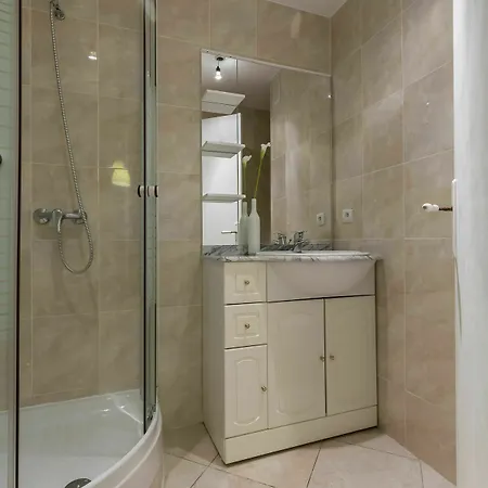 Modern 3 Bedroom, 3 Bathroom Near Old Town Walking Distance To Palais 330 Lägenhet Cannes