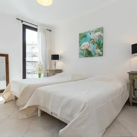 Modern 3 Bedroom, 3 Bathroom Near Old Town Walking Distance To Palais 330 *