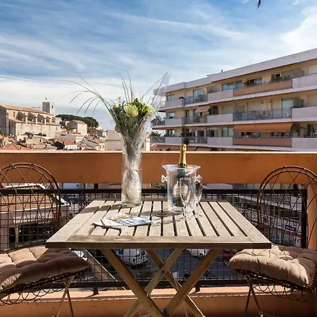 Apartment Modern 3 Bedroom, 3 Bathroom Near Old Town Walking Distance To Palais 330