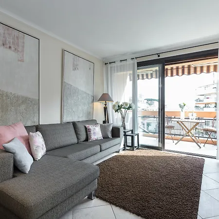 Modern 3 Bedroom, 3 Bathroom Near Old Town Walking Distance To Palais 330 Apartment *